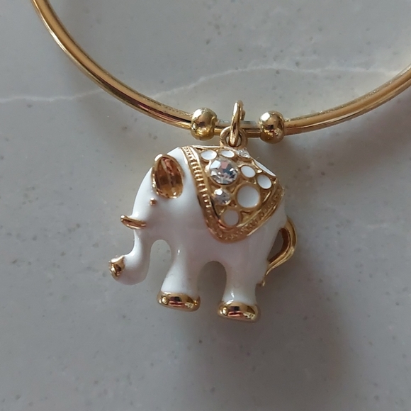 18K Gold Plated Elephant Charm Bangle - Picture 3 of 3